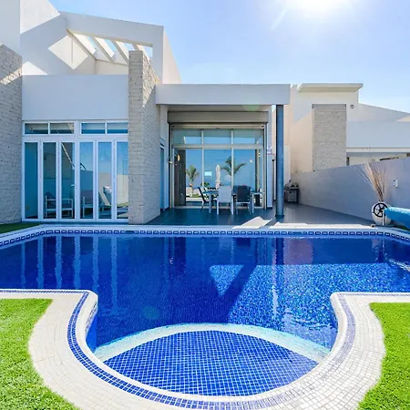 Elisabetta, Luxury With Heated Pool Ocean View In Adeje, Tenerife *